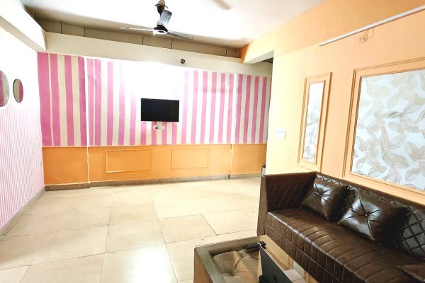 Private Room for Rent in 3BHK Furnished Flat