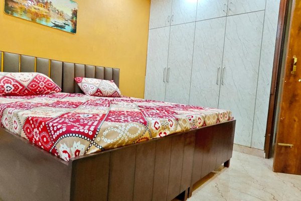 Single/Private Room in Sector 75, Noida Near Metro