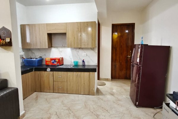 Single/Private Room in Sector 75, Noida Near Metro