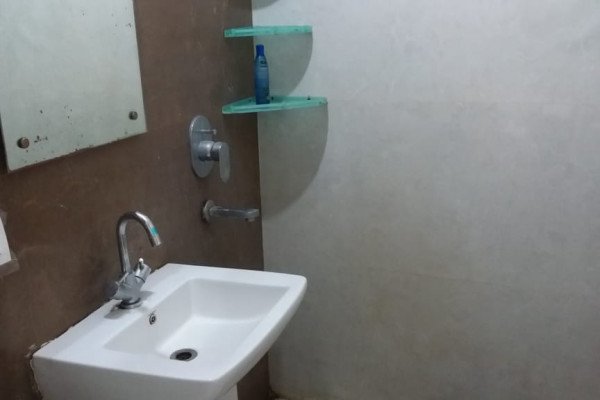 Single/Private Room in Sector 75, Noida Near Metro