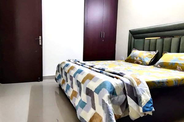 Room 002