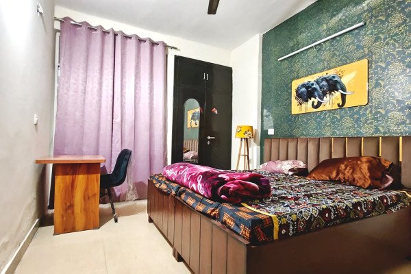 Room 004