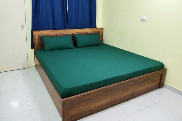 Room 001